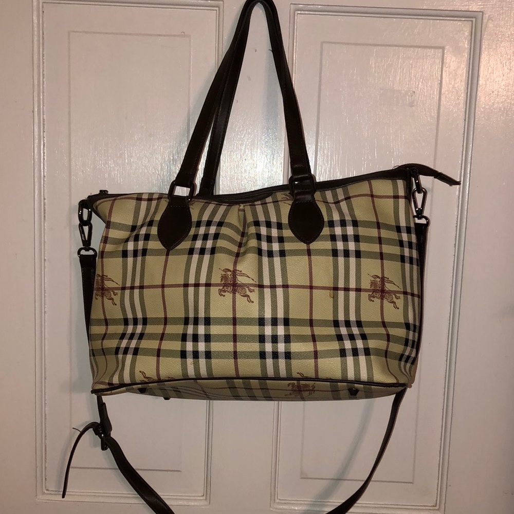 Burberry Knockoff Pocketbook